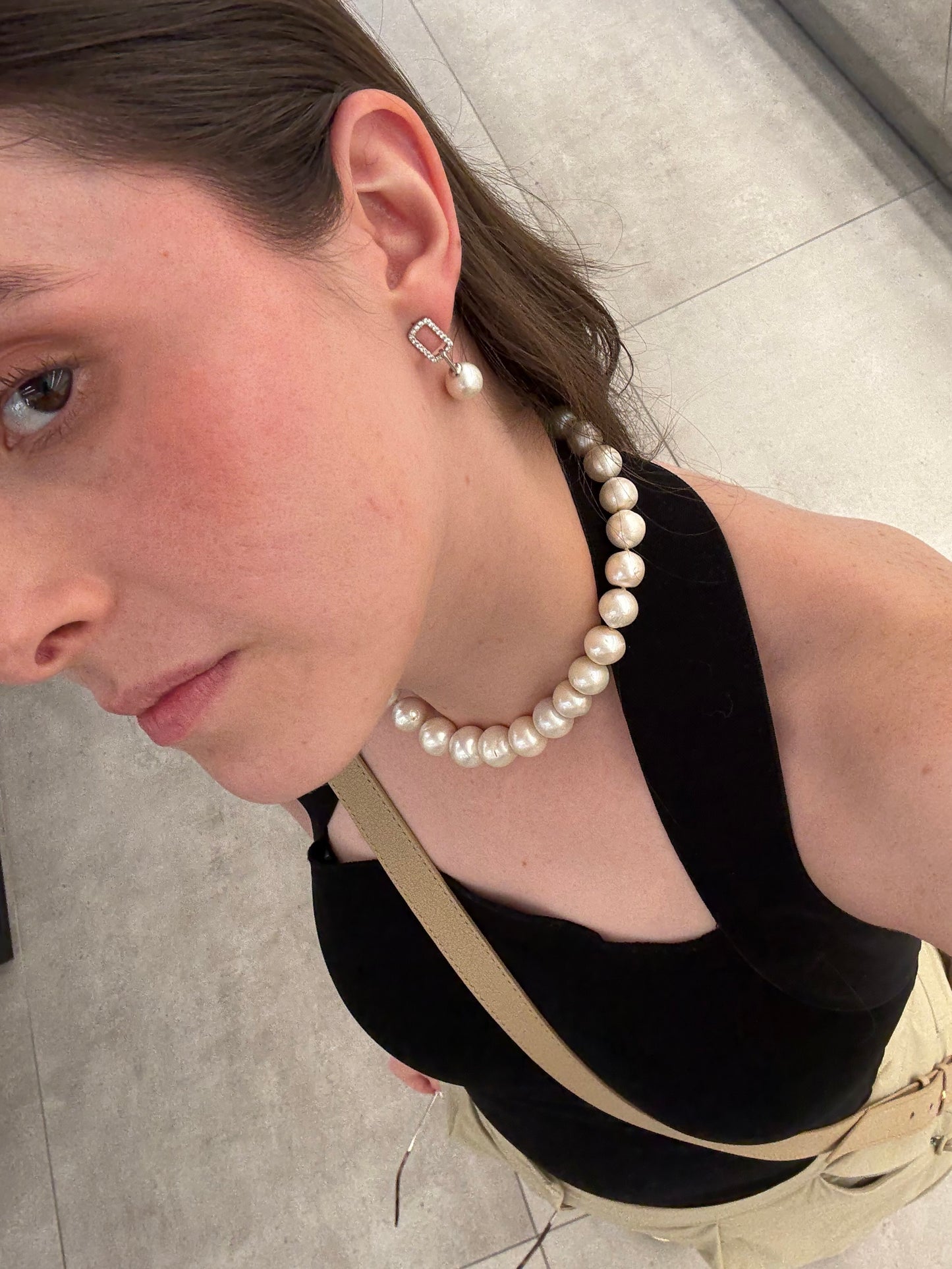 White chunky pearl choker