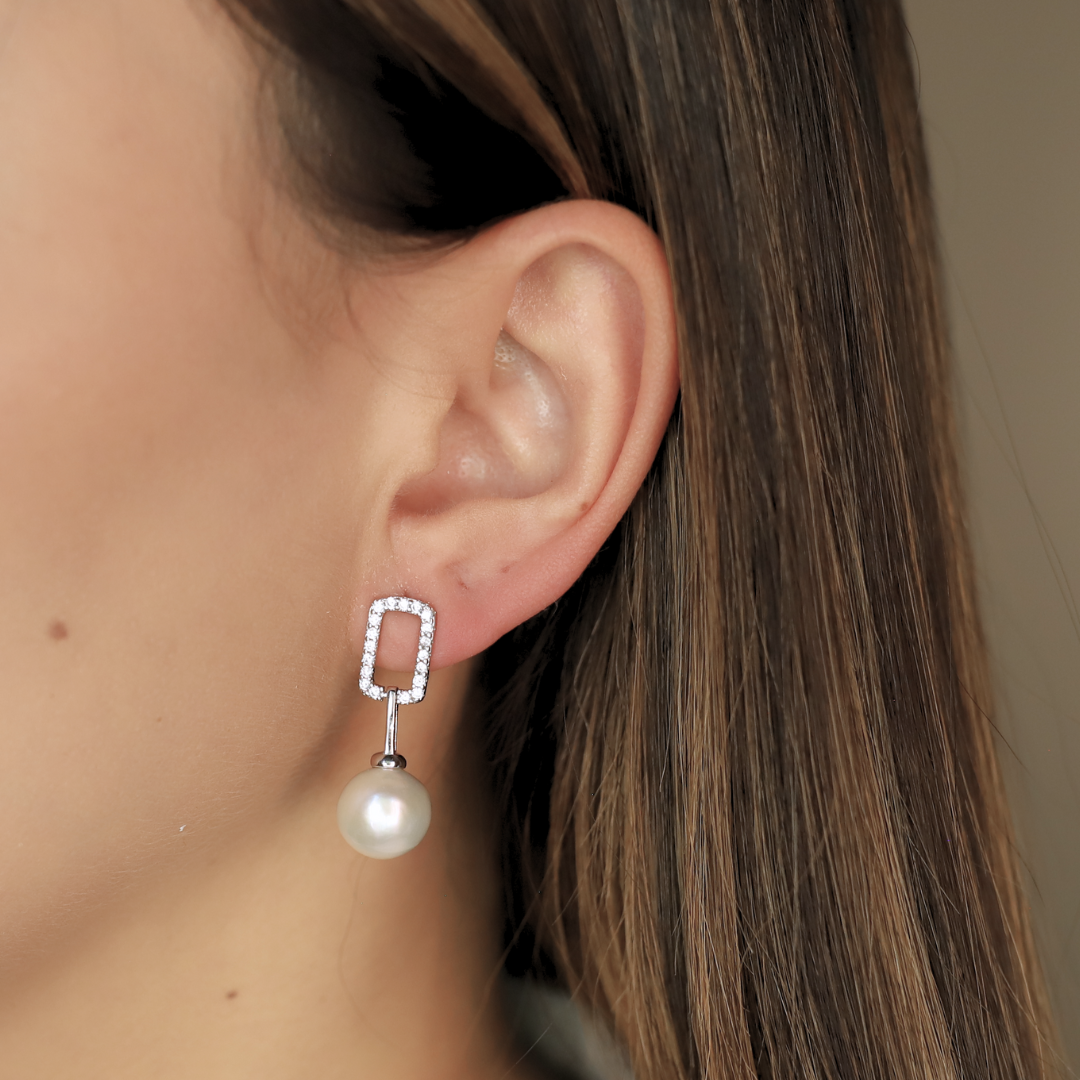 Link Pearl Earrings