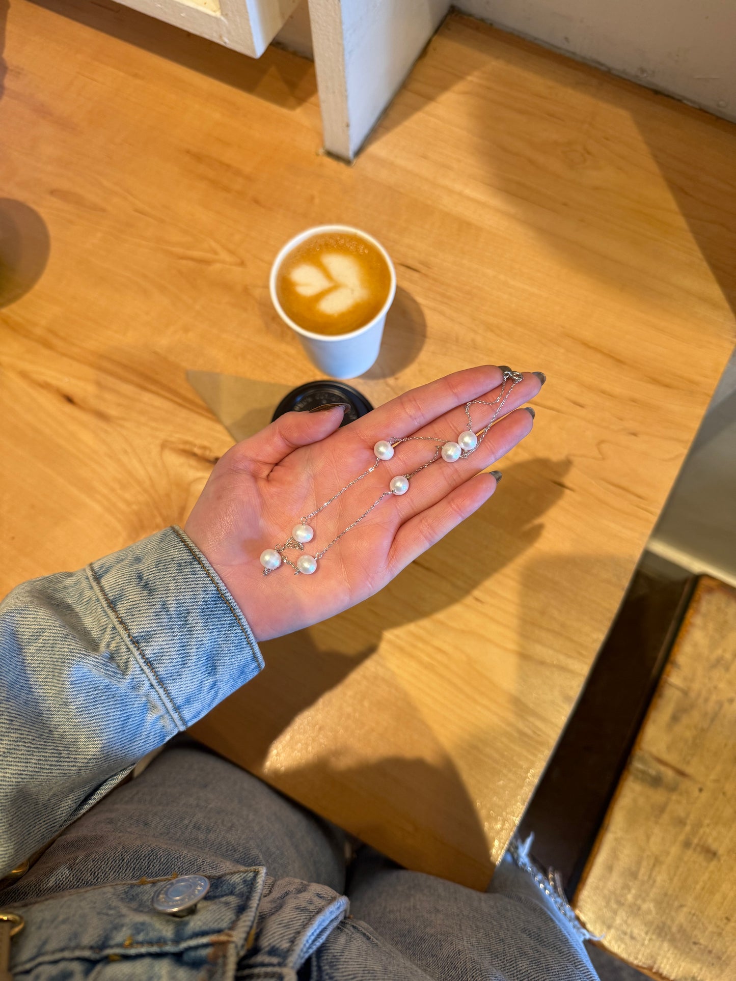 Separate pearl choker