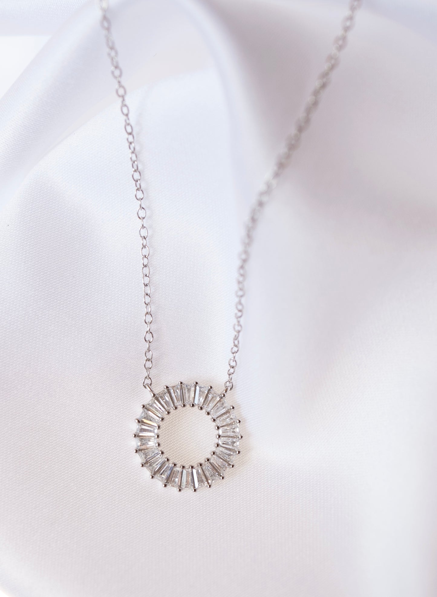 Baguette round necklace