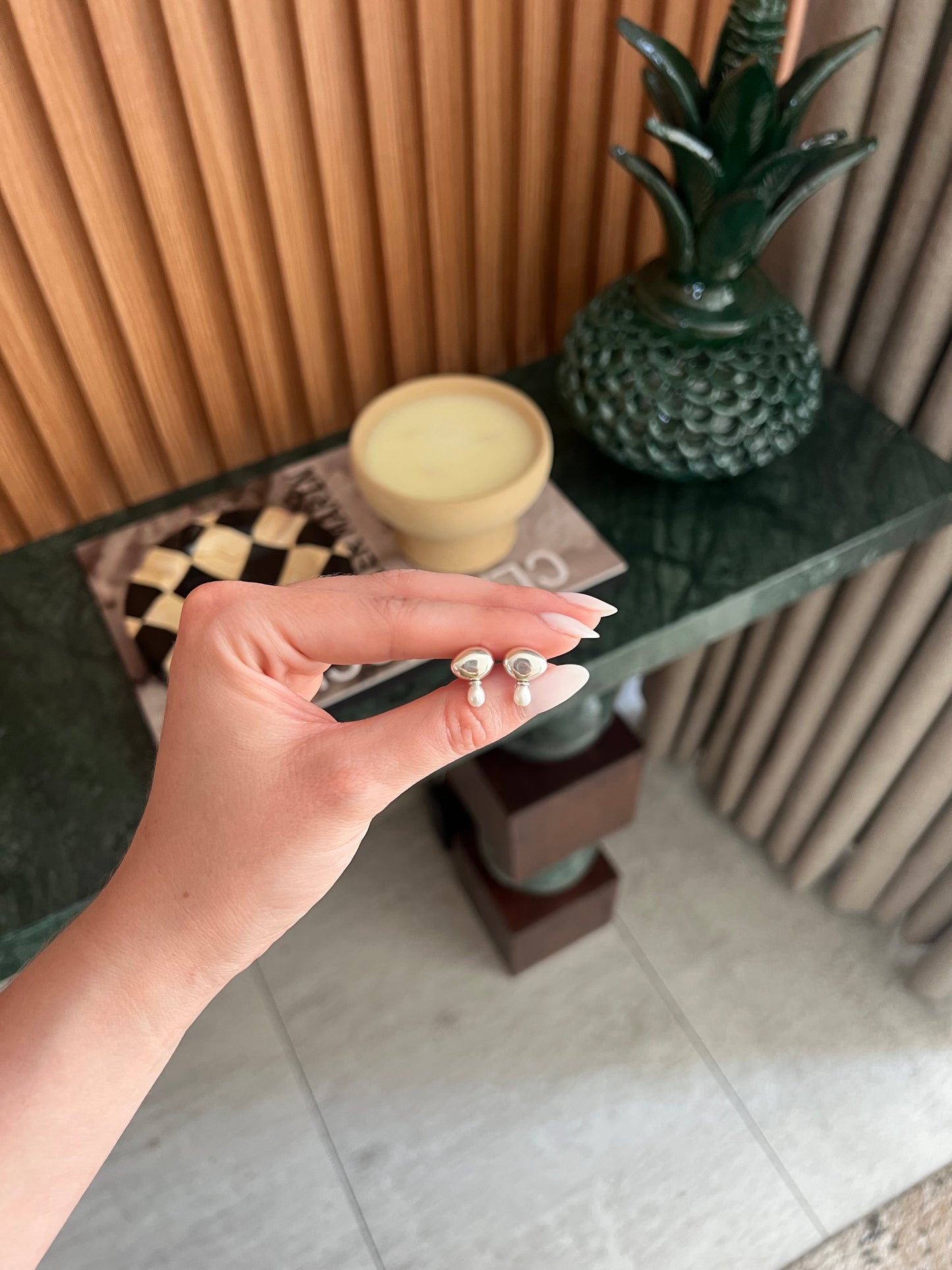 Mini chunk pearl earrings