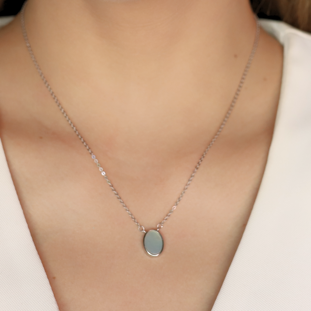 Mother pearl bezel necklace
