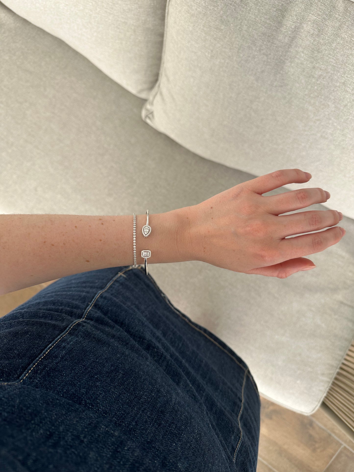 Open halo flexi silver bangle