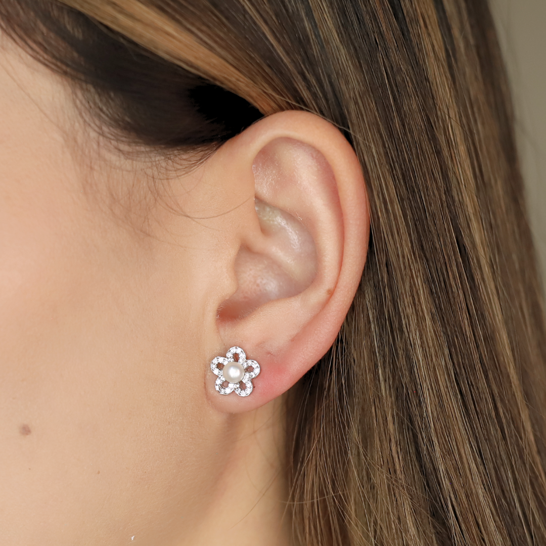 Small flower pearl studs