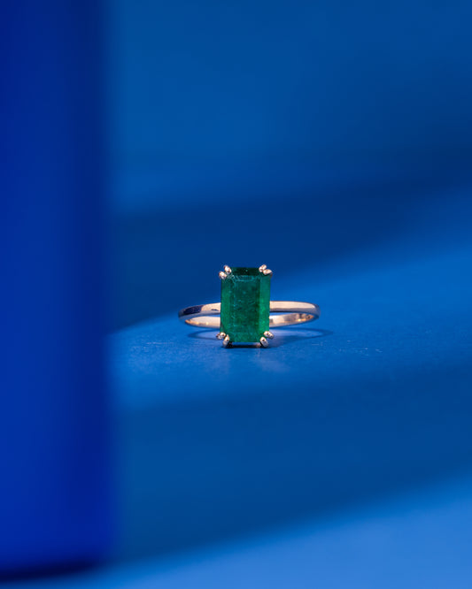 Elongated emerald solitaire