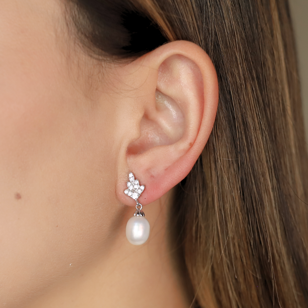 Leaf pearl drop earring