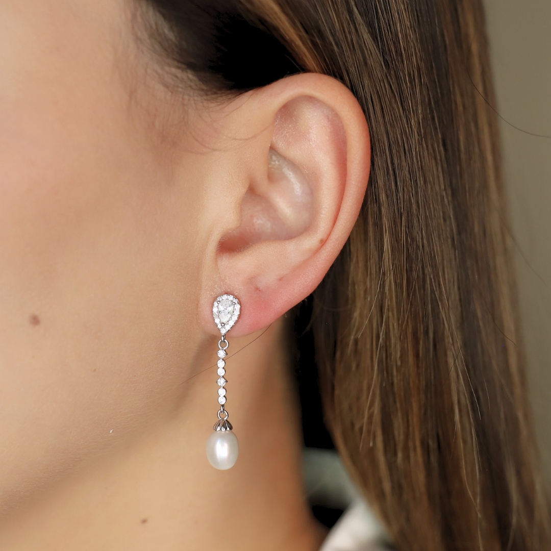 Pear drop pearl earrings
