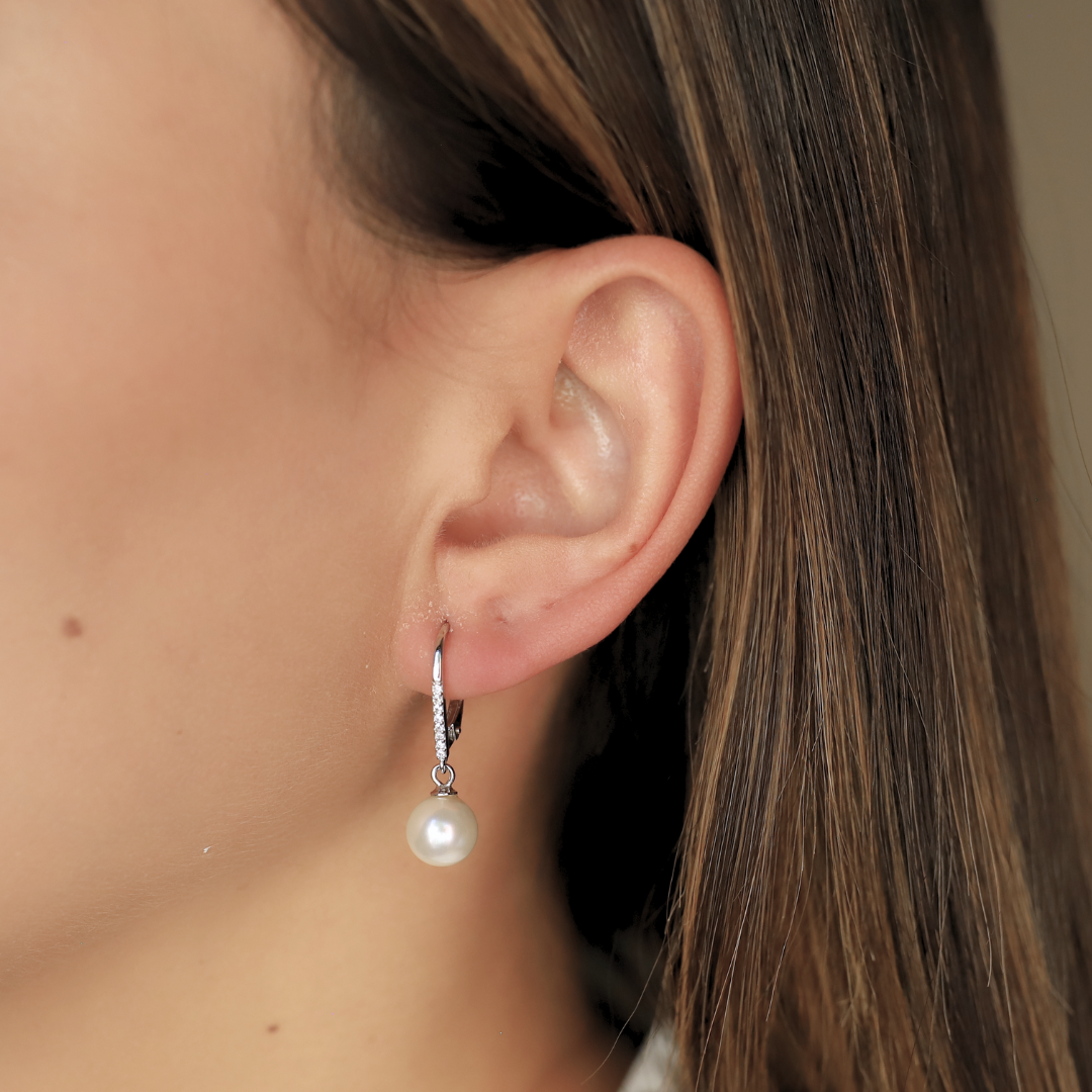 Pearl line clip earrings