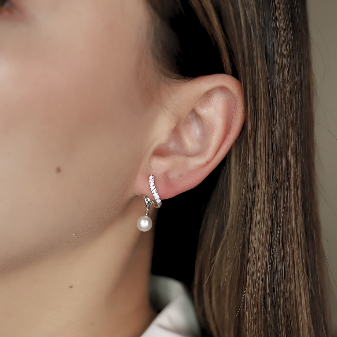 Twirl pearl earring