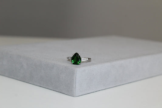 Green pear baguette sides ring