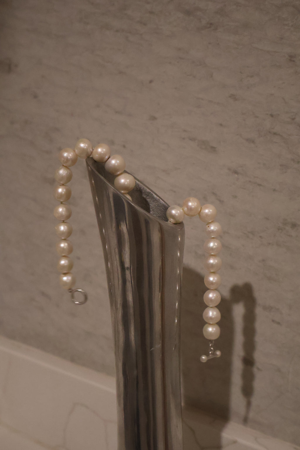 White chunky pearl choker