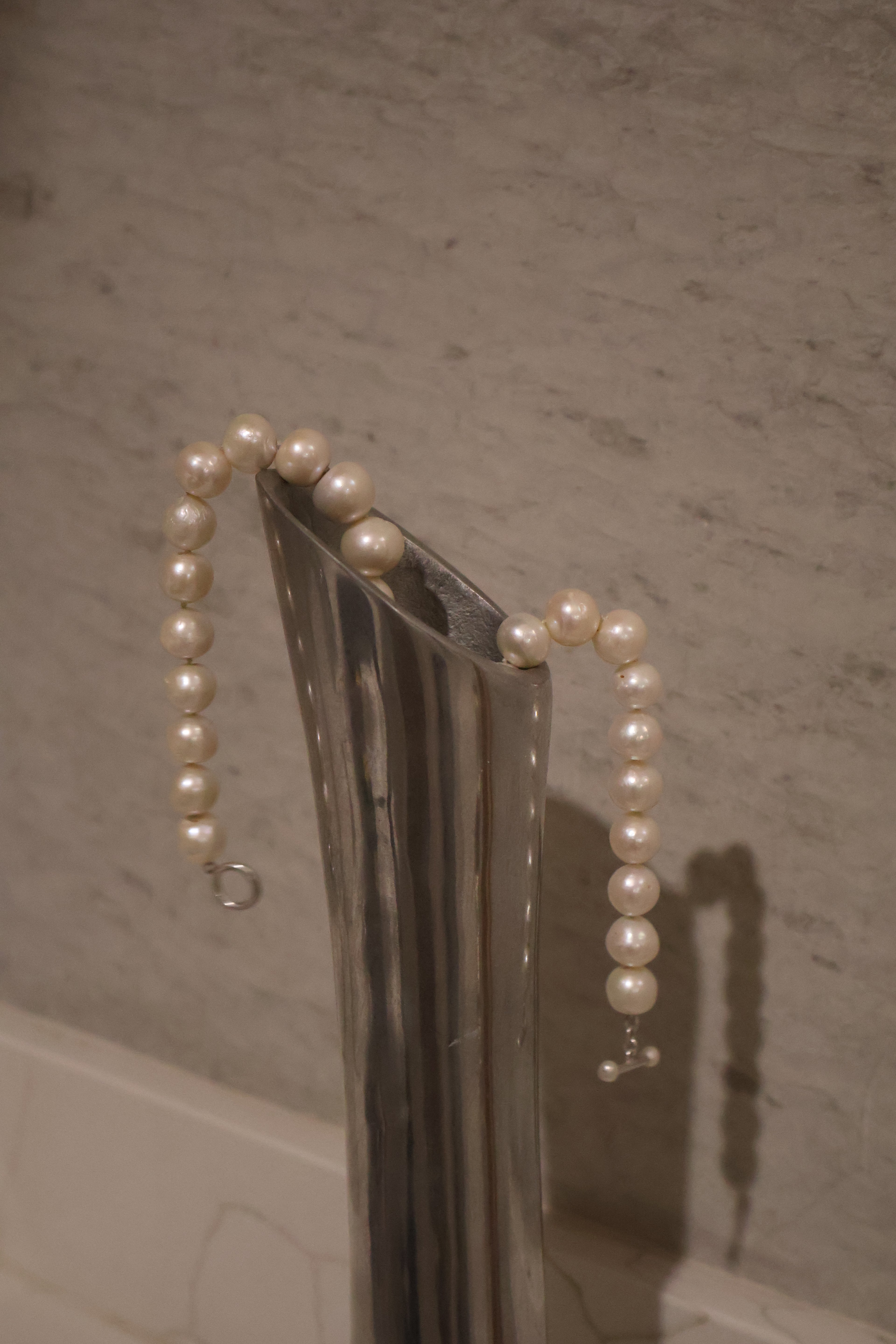 White chunky pearl choker