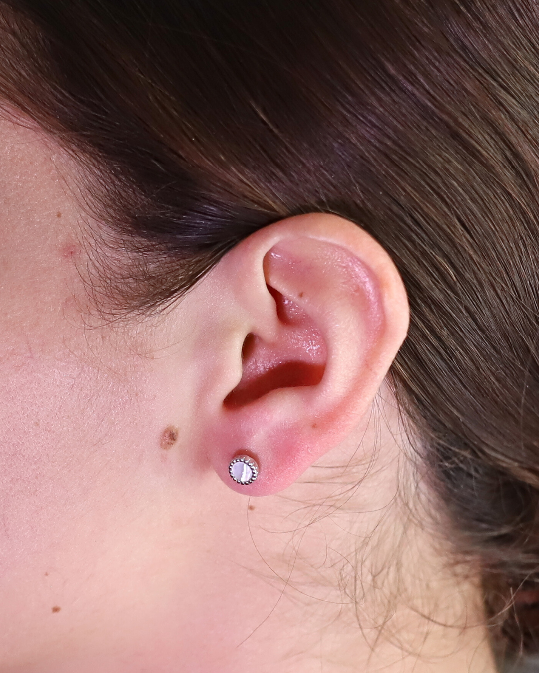Mother Pearl Round Piercing