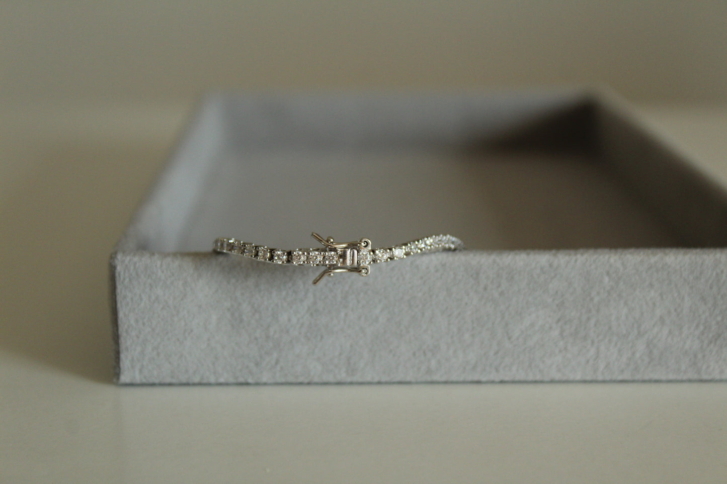 Medium tennis bracelet