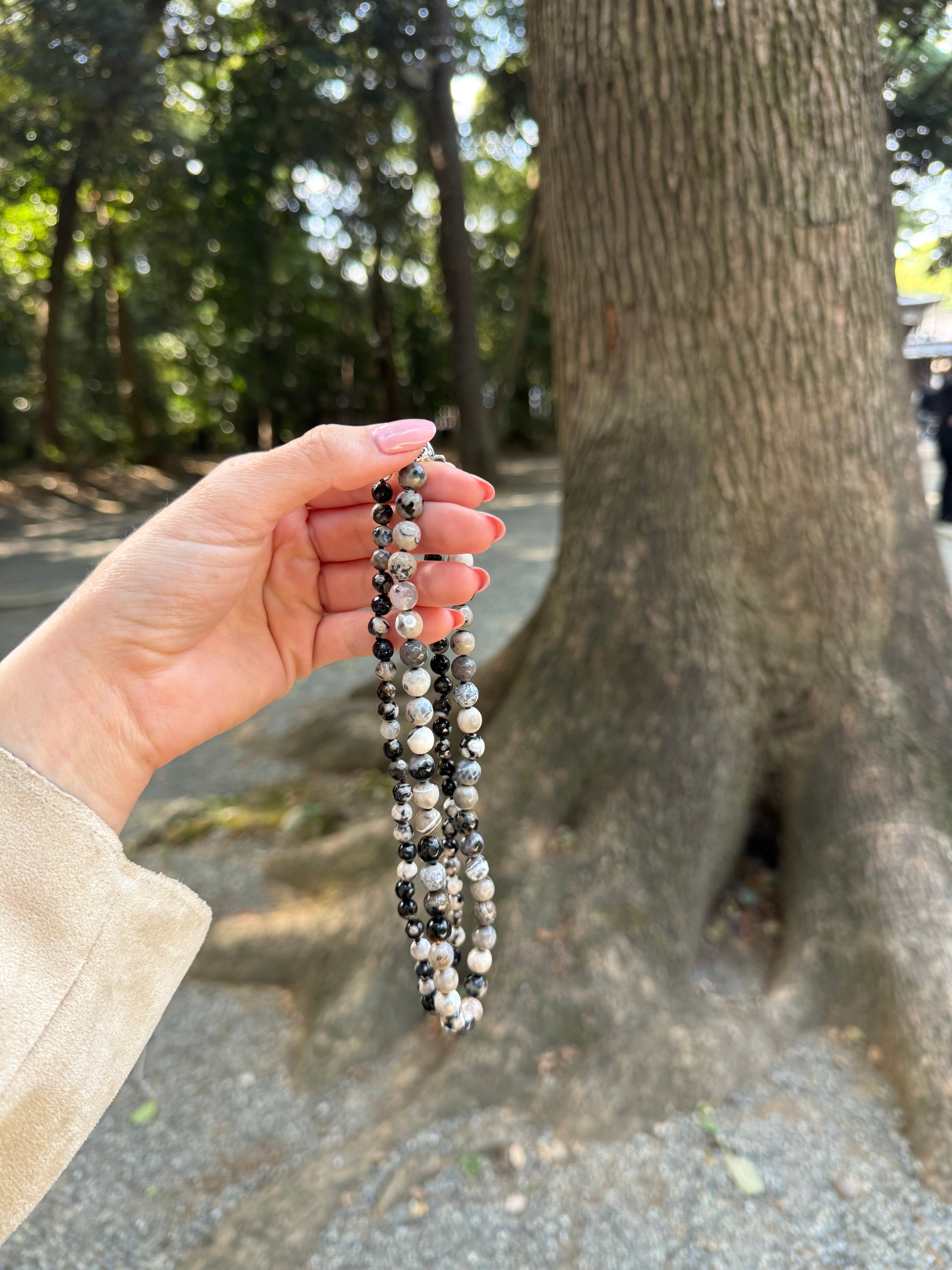 Ying yang agatha choker