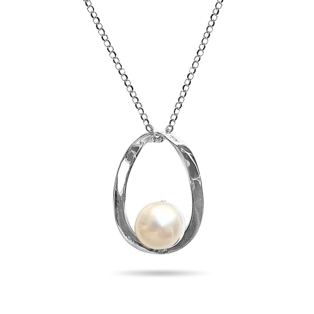 Pearl silhouette necklace