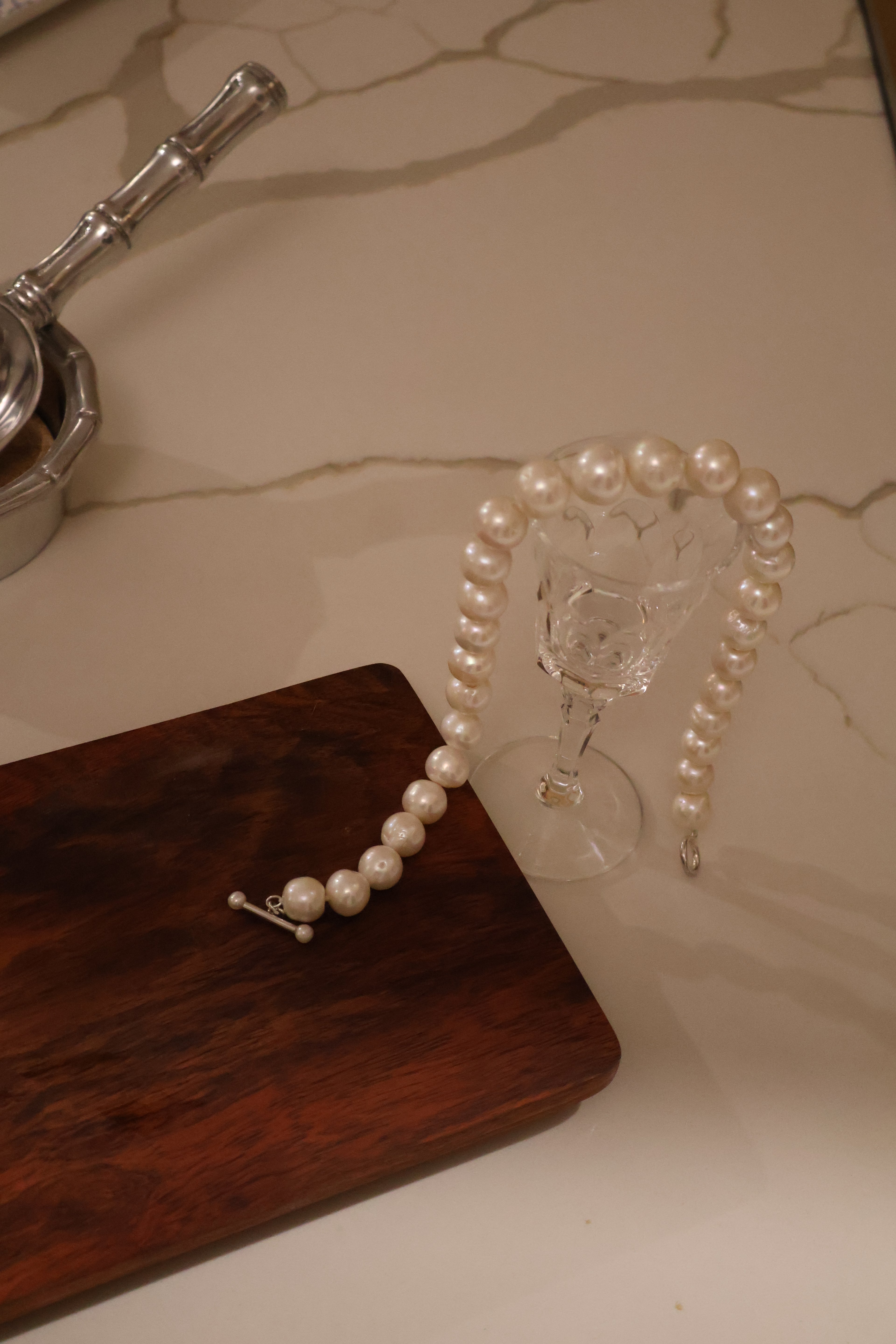 White chunky pearl choker