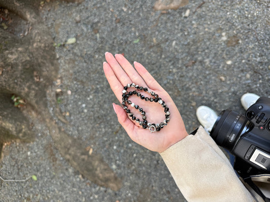 Small ying yang agatha choker