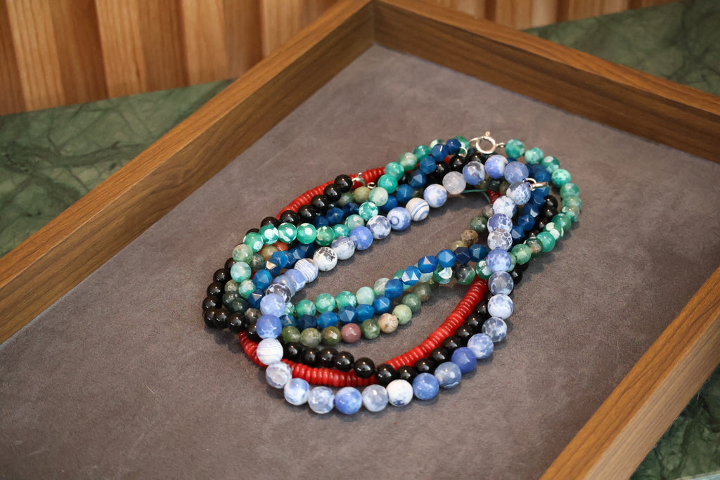 Blue and white ágatha choker