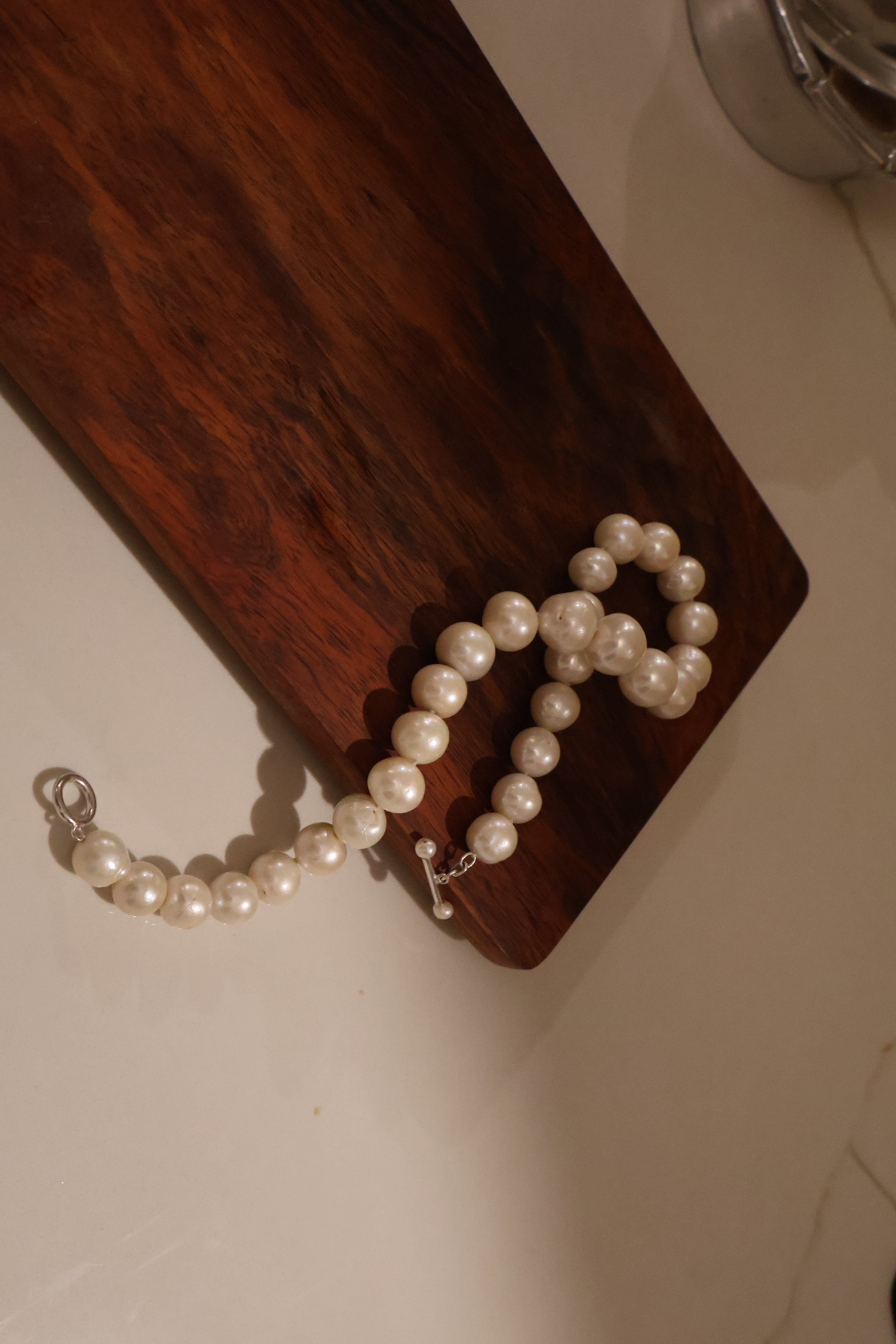 White chunky pearl choker