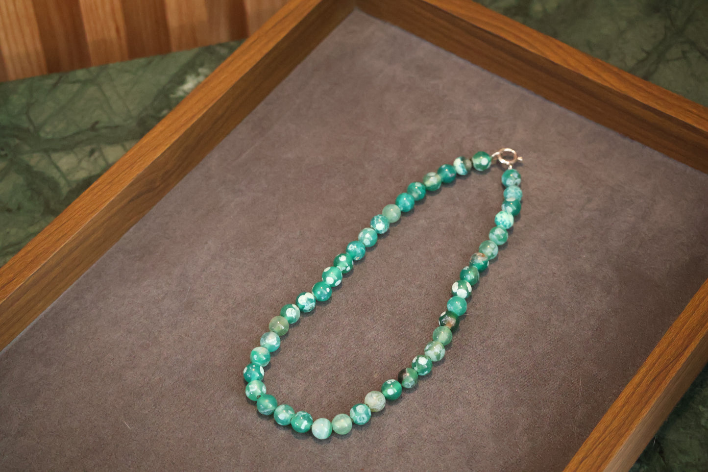 Green and white ágatha choker