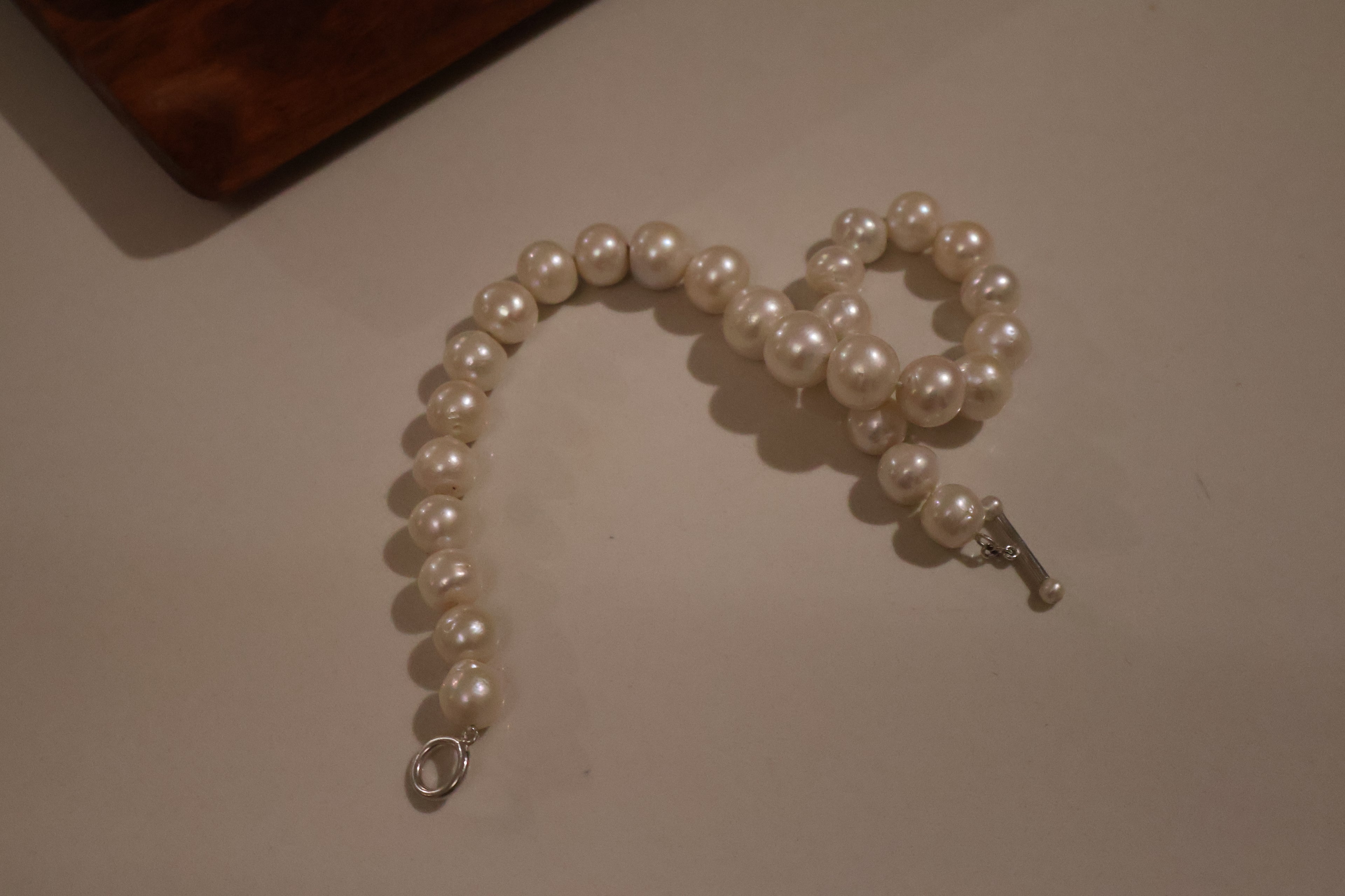 White chunky pearl choker
