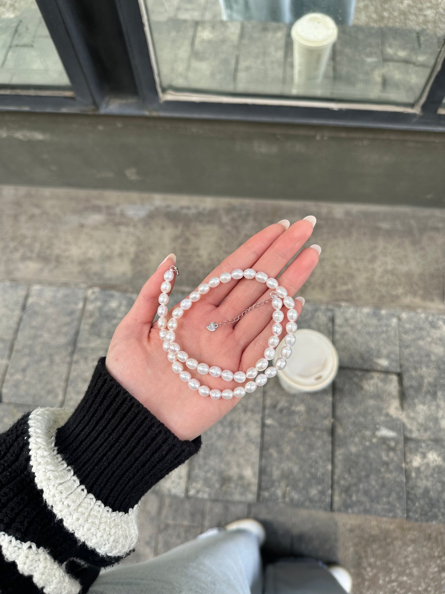 Oval pearl choker