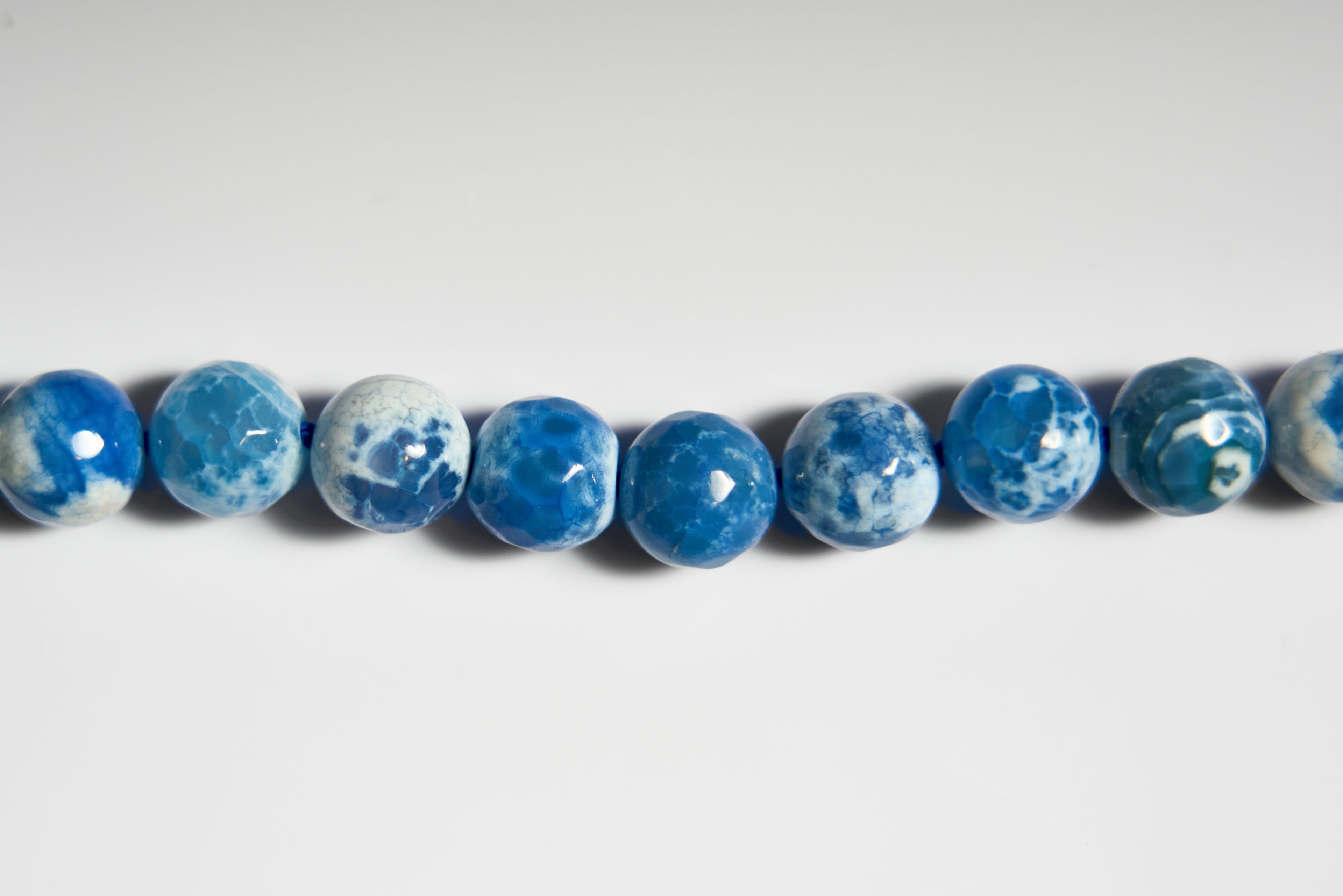 Blue and white ágatha choker