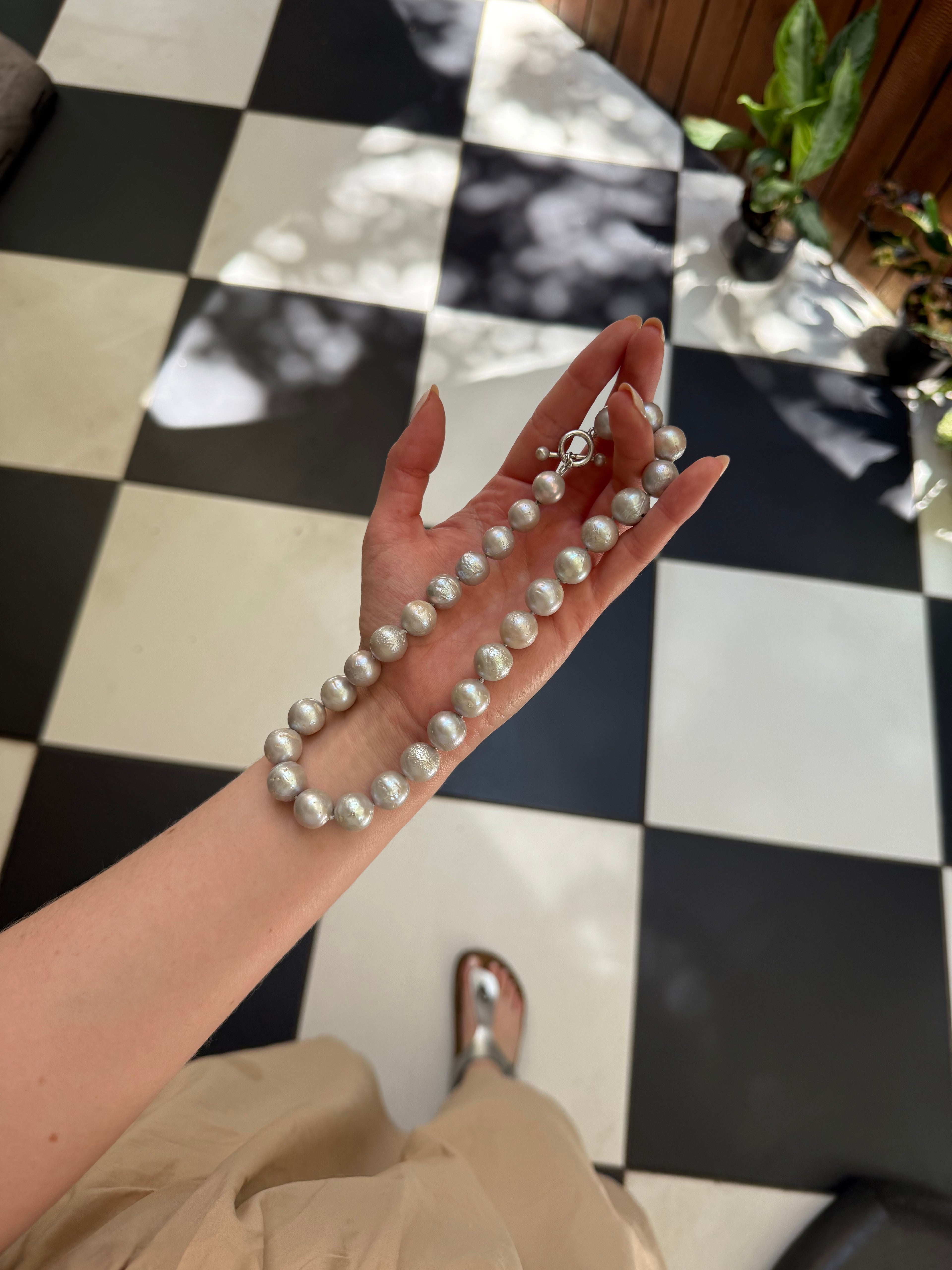 Grey chunky pearl choker