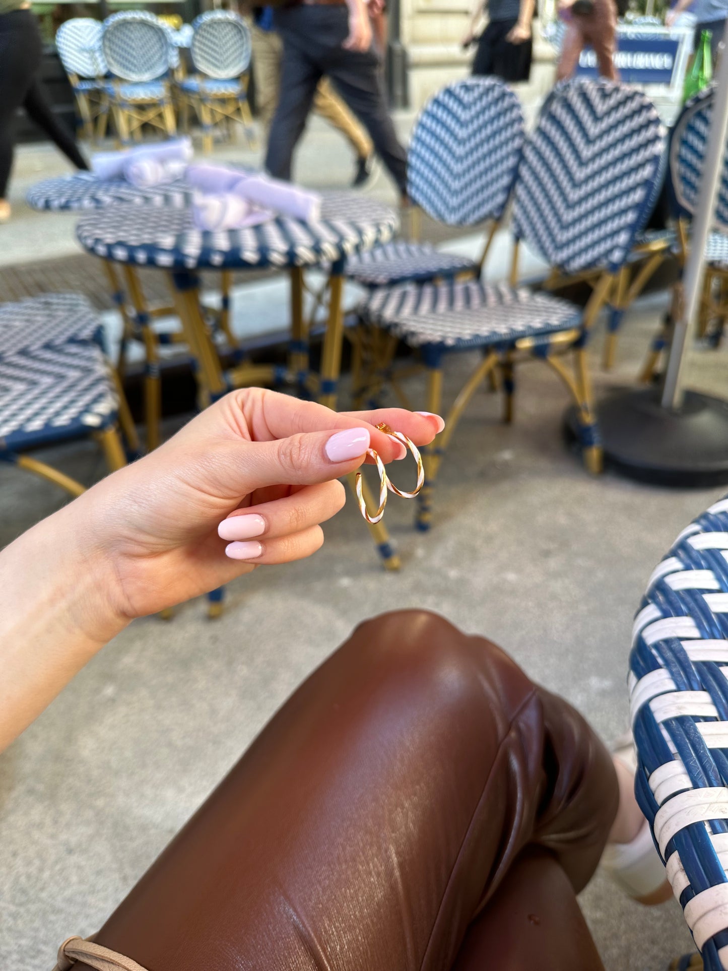 Twisted enamel hoops