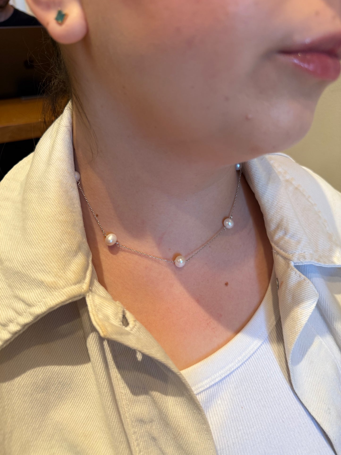 Separate pearl choker