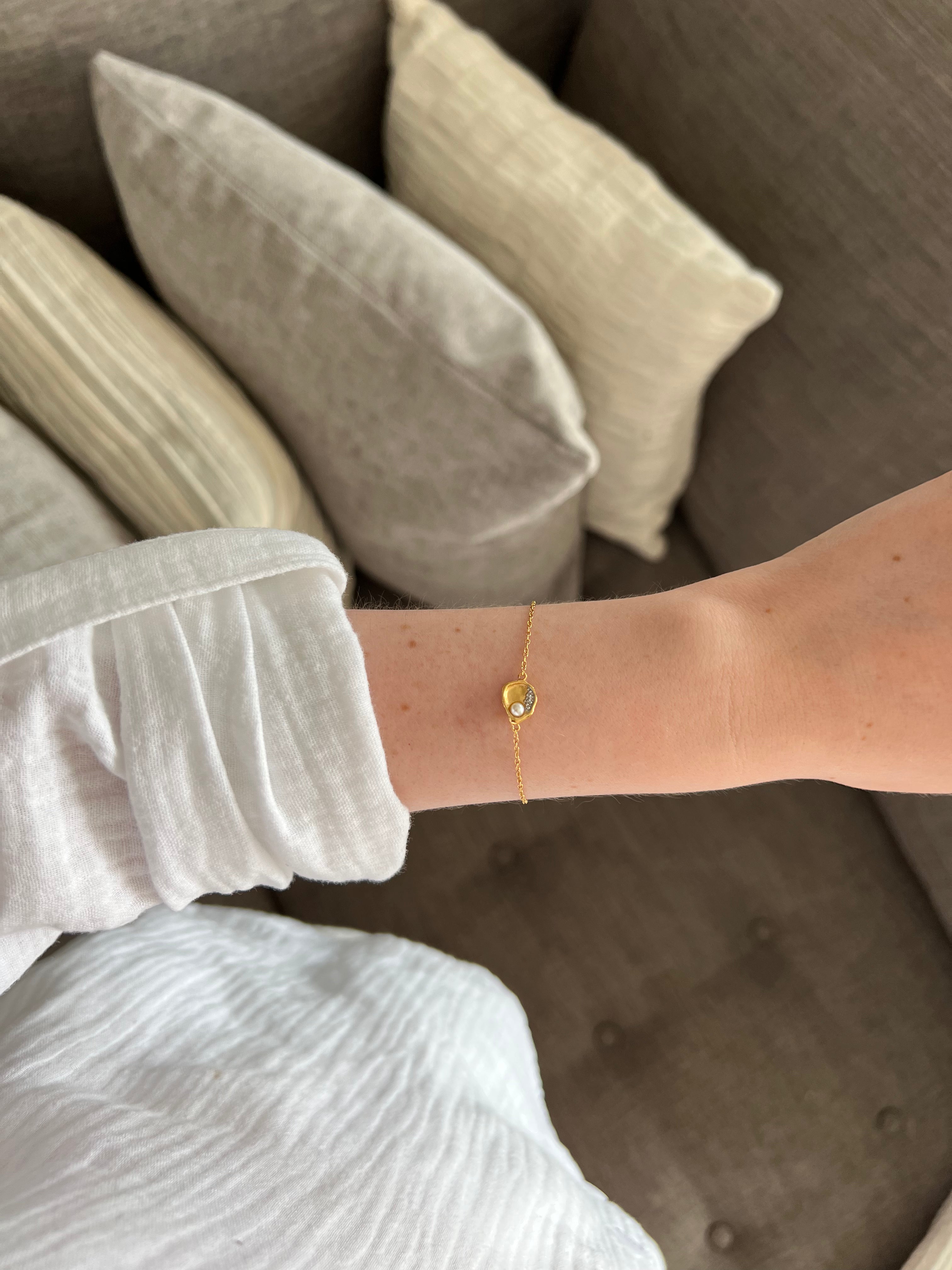 Shell Pearl Golden Bracelet